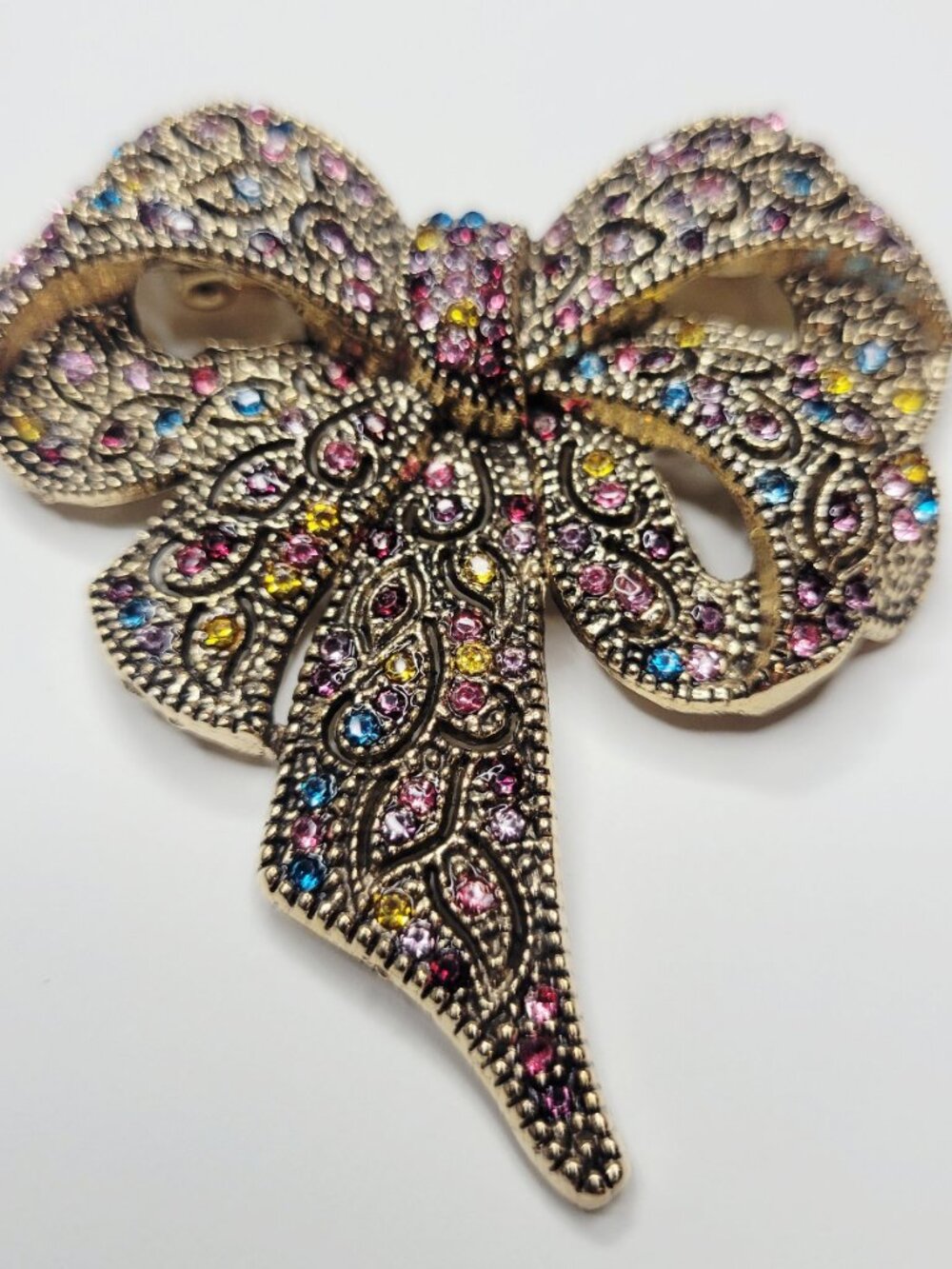 NWT Beautiful Ornate Detailed Big Bow Brooch With Rhinestones Pink Gold Blue